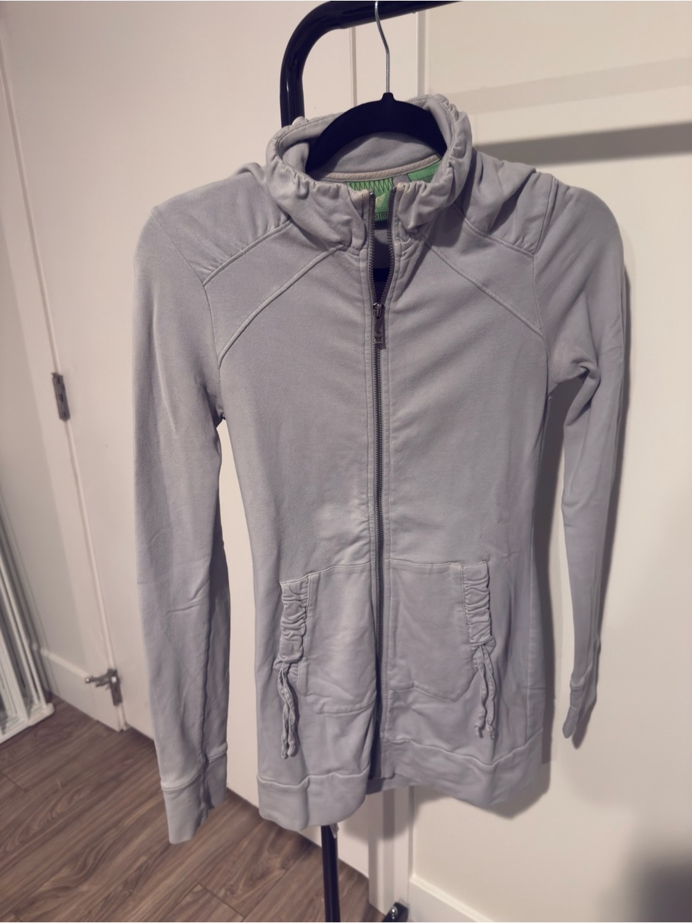 Women's Light Gray Zip-Front Long Sweatshirt